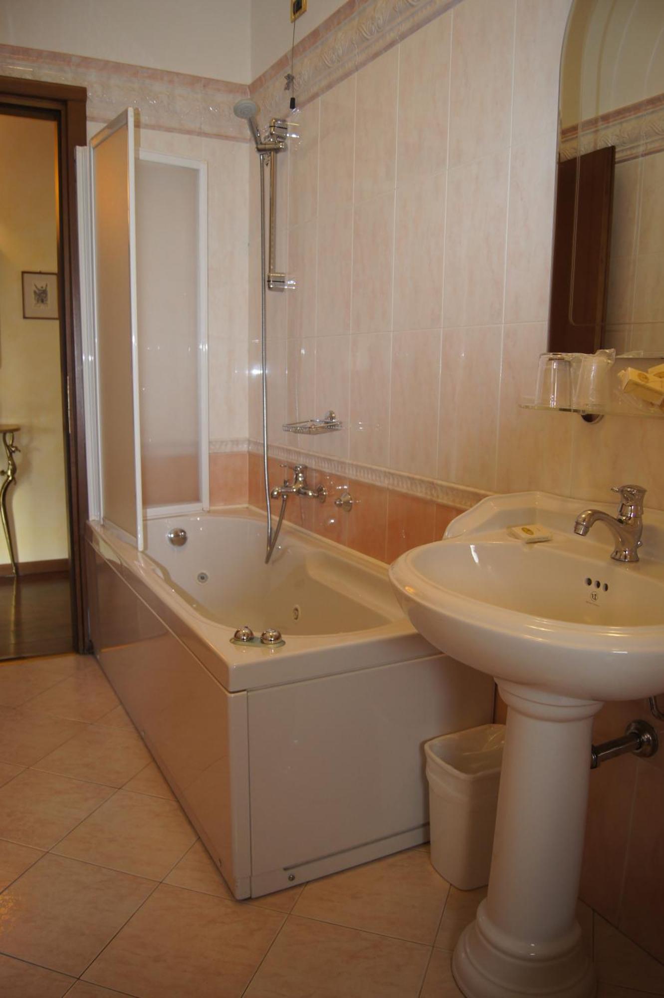Hotelli Hotel Lugana Parco Al Lago