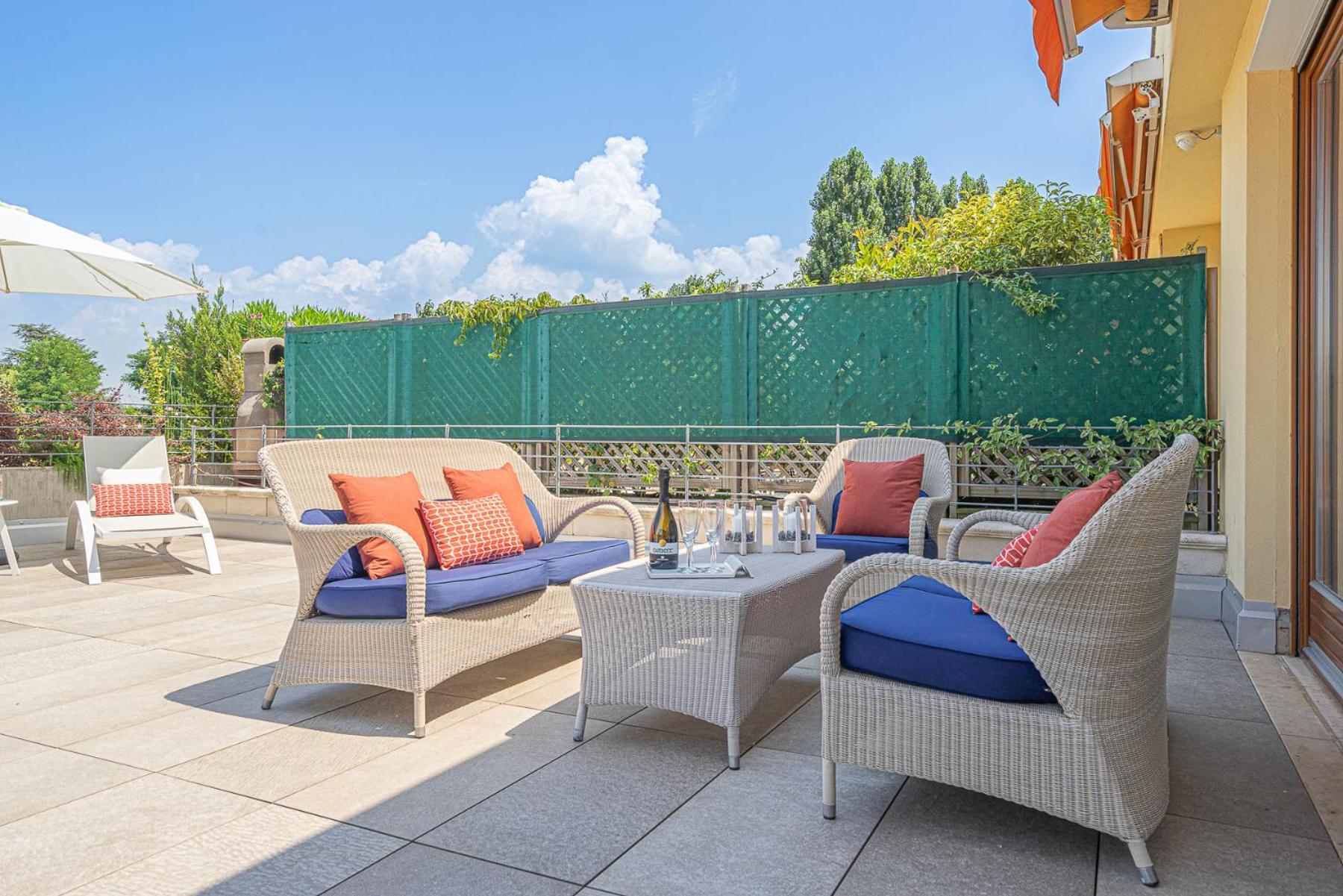 Bossanova Family - Your Glimpse Of The Apartment Sirmione