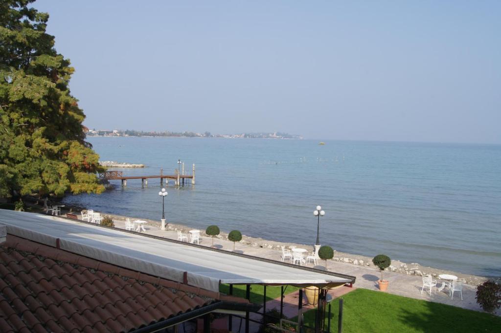 Hotel Lugana Parco Al Lago Hotelli Sirmione