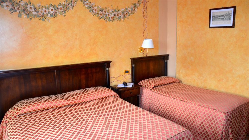 Hotel Lugana Parco Al Lago Hotelli 3*