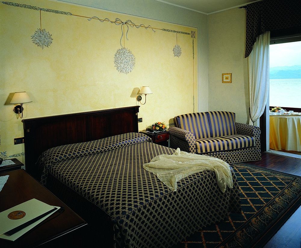 Hotel Lugana Parco Al Lago Hotelli Sirmione