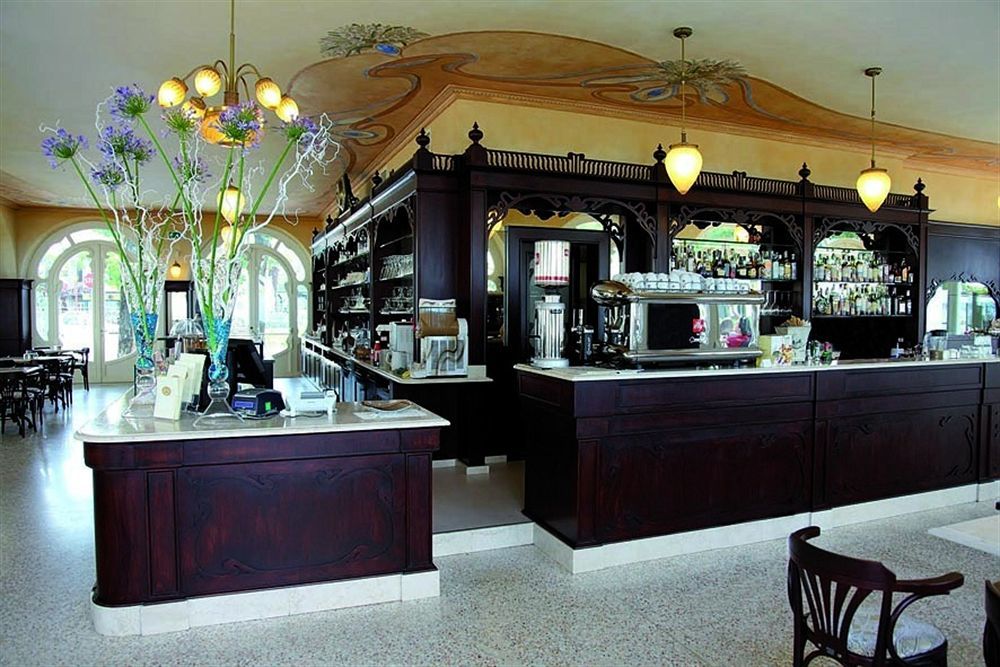 Hotel Lugana Parco Al Lago Hotelli Sirmione