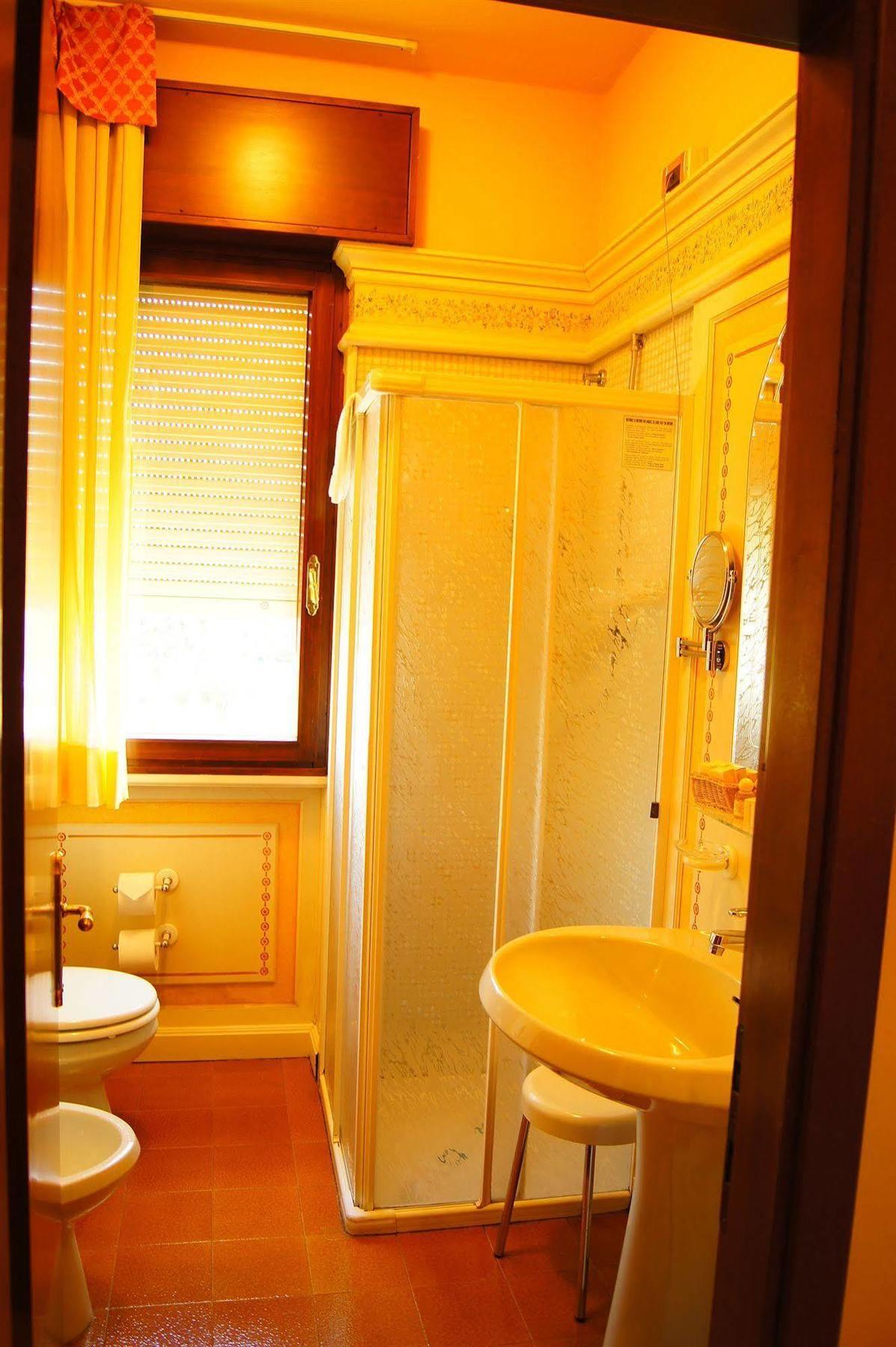 Hotel Lugana Parco Al Lago Hotelli 3*