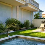 Apt24 - Luxury Lakefront Onassis