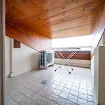 Lake Breeze Apartment