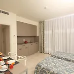 Hotel Holiday