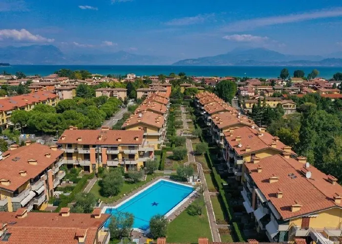 Discovery Flat With Pool & Bikes