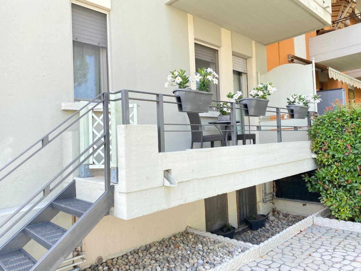 Peninsula Apartment