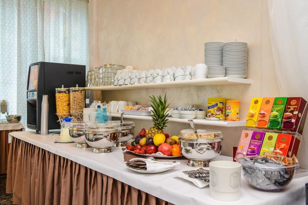 Hi Hotels Sirmione - Lakeview Pool 3* Sirmione
