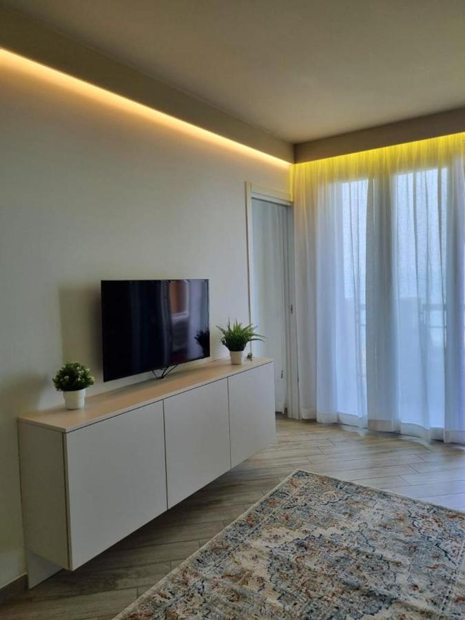 Bmp Orchidea Piscina, Giardino E Con Molo Holiday home Sirmione