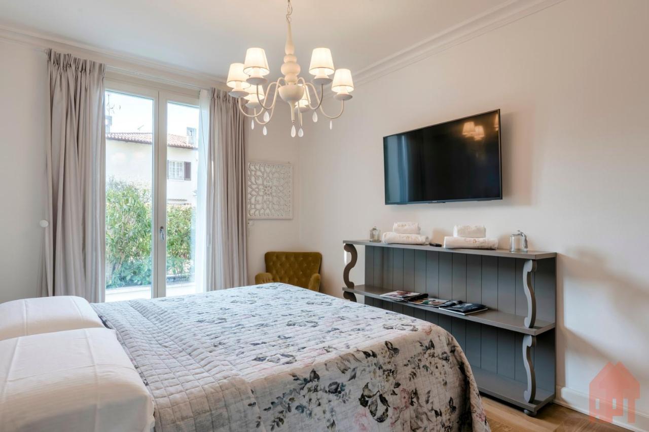 Apt24 - Luxury Lakefront Onassis Villa *