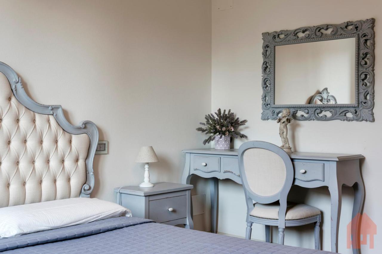Apt24 - Luxury Lakefront Onassis Villa *