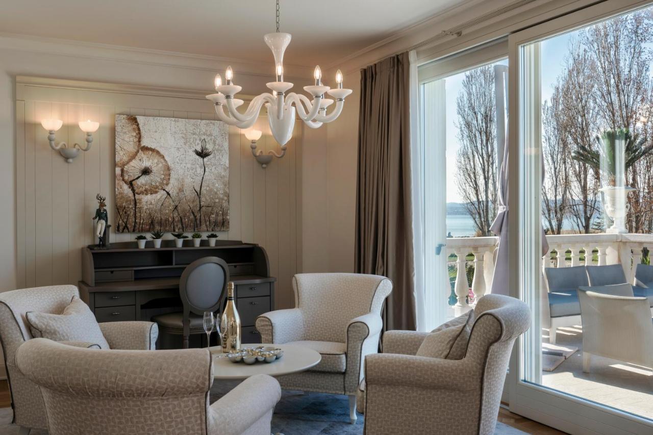 Apt24 - Luxury Lakefront Onassis Villa *