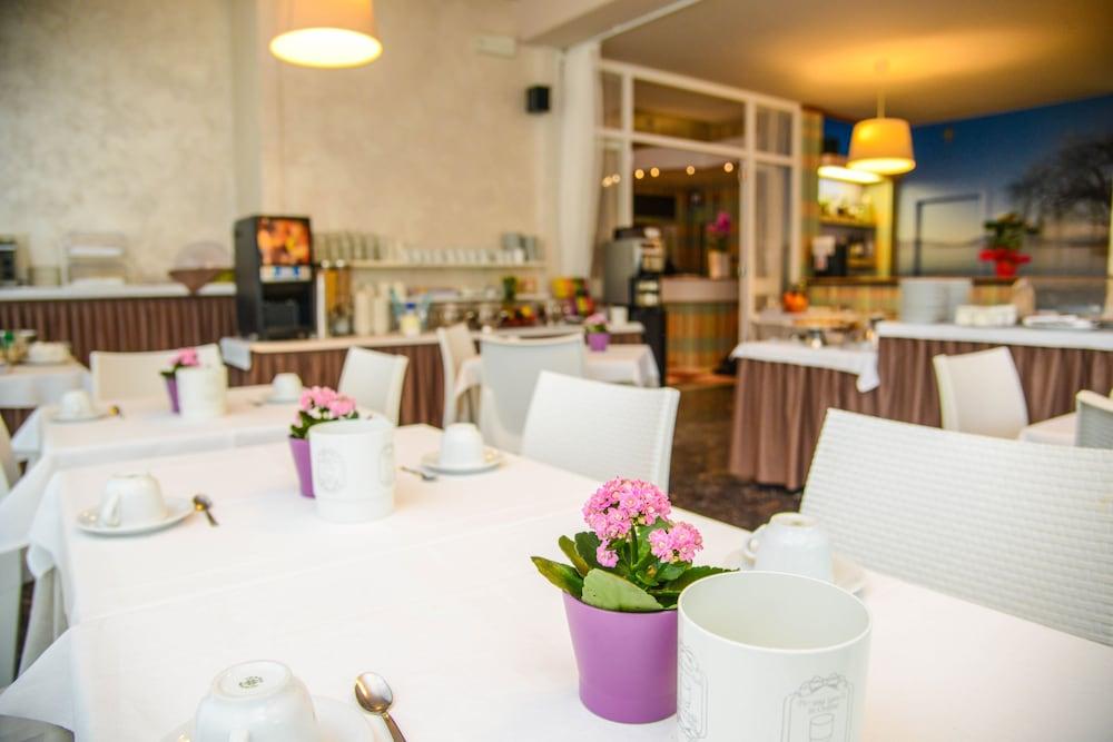 Hi Hotels Sirmione - Lakeview Pool 3*