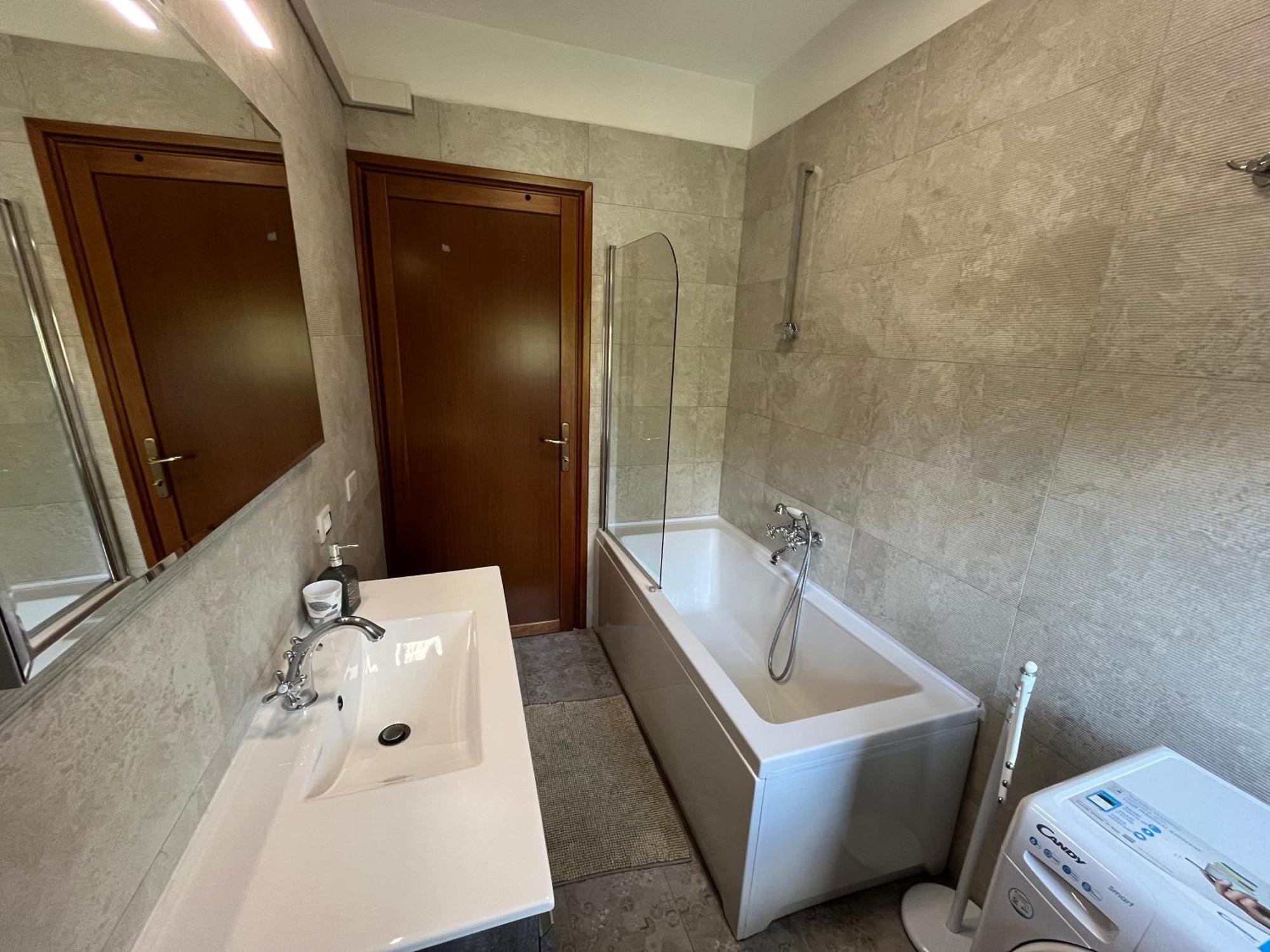 Discovery Flat With Pool & Bikes *