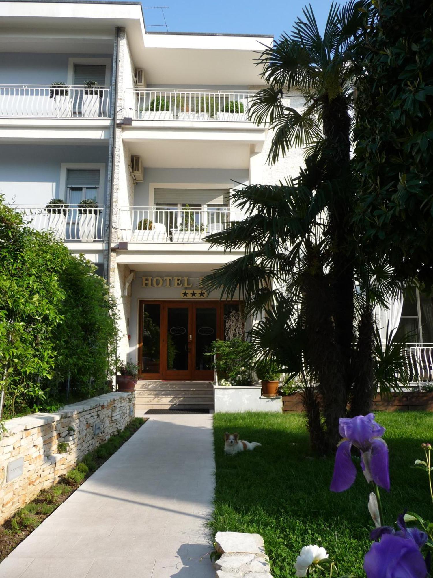 Hotel Luna 3*