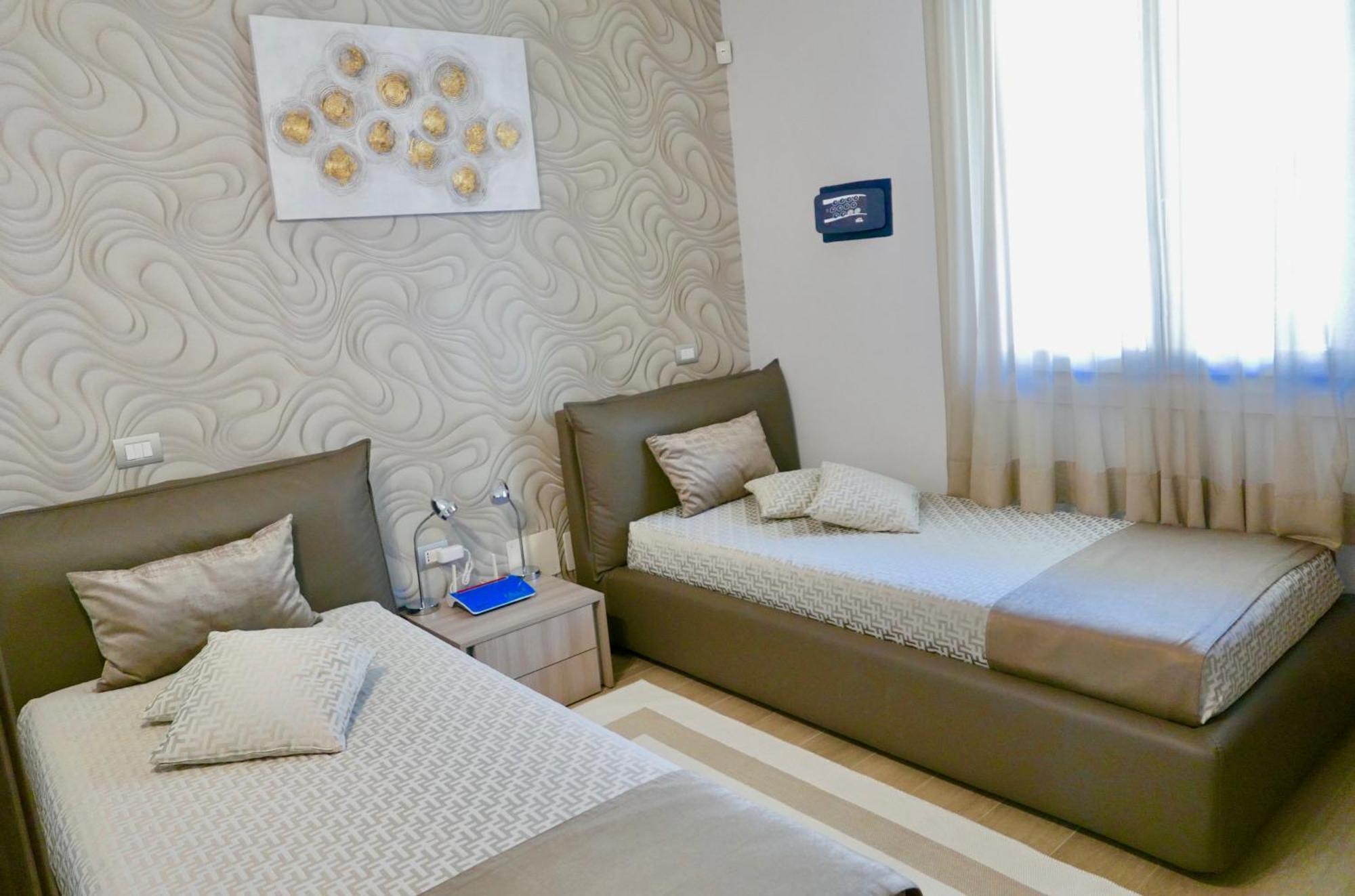 Phoenix Garda Hills Sirmione