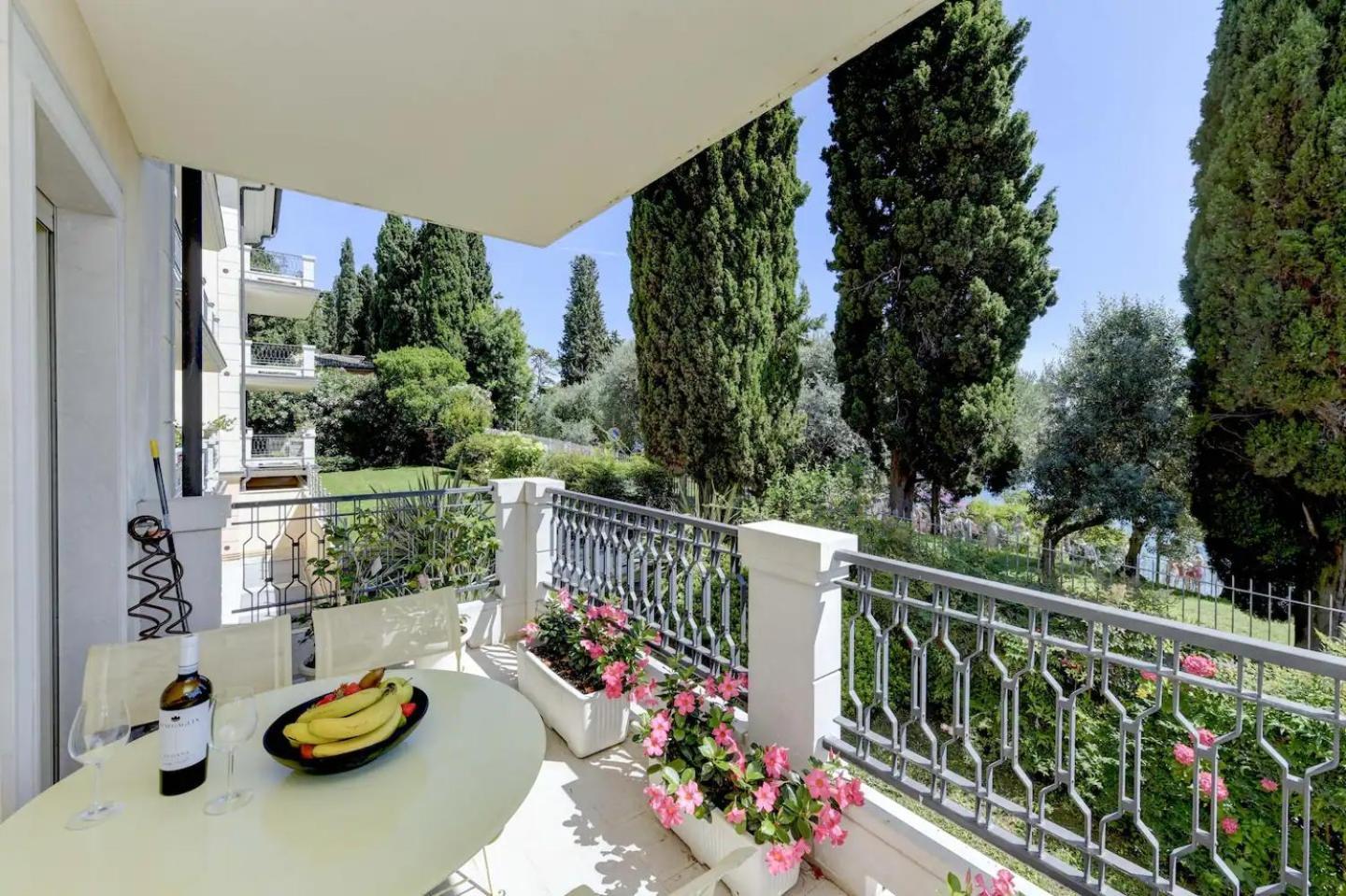 Garda Apartment