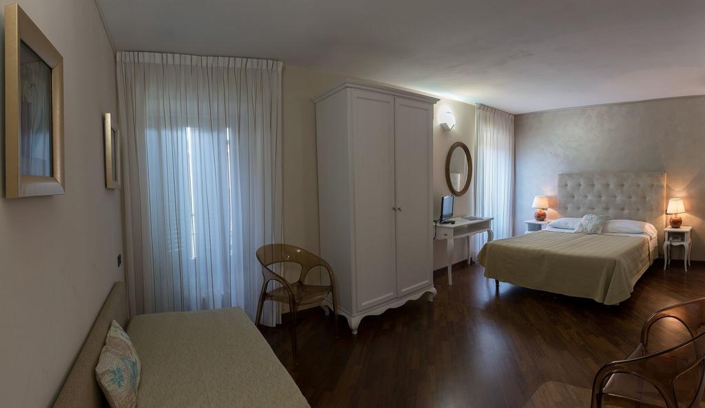 Hotel Degli Oleandri 3*