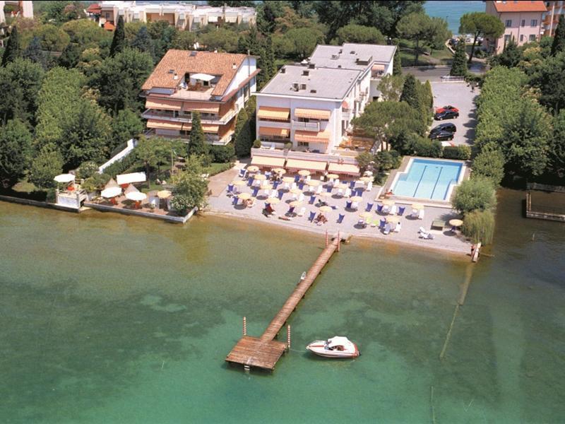 Le Petit Du Lac Bed & Breakfast 3*