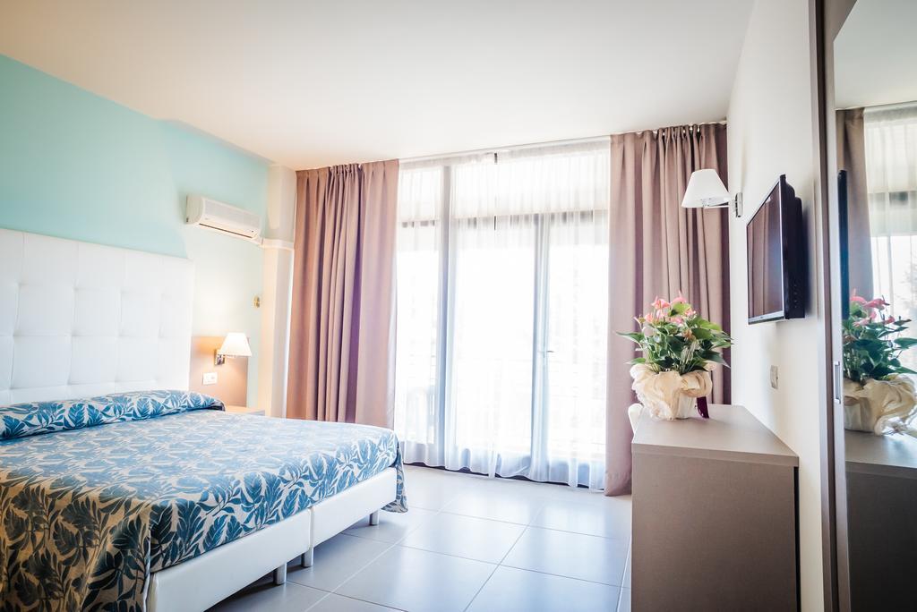 Hotel Holiday Hotel