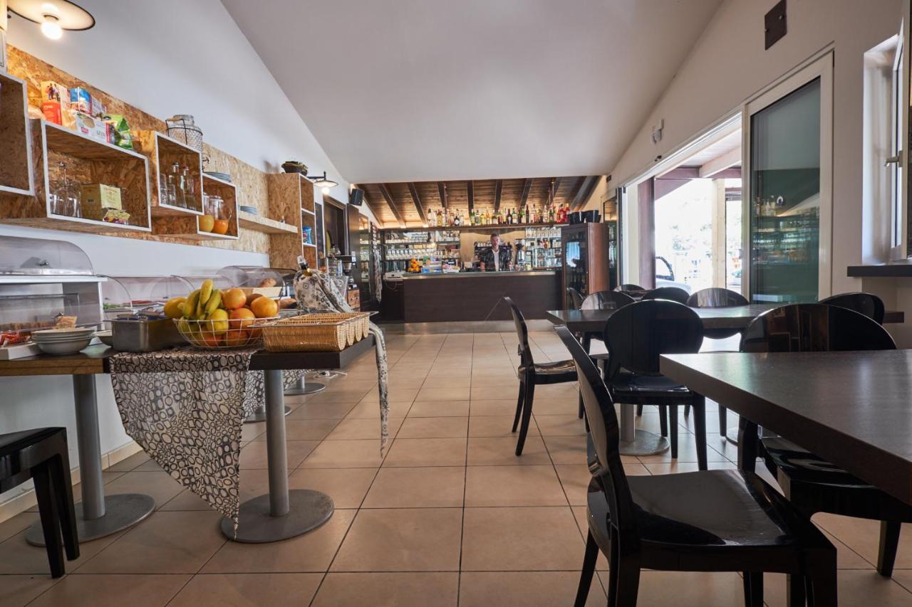 Villaggio Turistico Lugana Marina Aparthotel