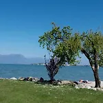 Residenza Le Vele Sirmione Con Giardino E Piscina
