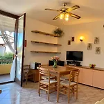 Camelia Apt Sirmione