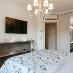 Apt24 - Luxury Lakefront Onassis