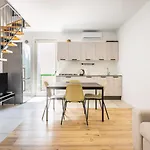 Trendy Aparment With Garage Right By The Lake