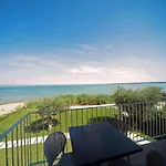 Smeraldo Dip Villa Canneto