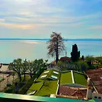 Attico Fronte Lago Con Vista Mozzafiato