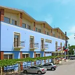 Hi Hotels Sirmione - Lakeview Pool