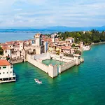 Lella Apartment Front Beach Garda lake