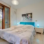 Lella Apartment Front Beach Garda lake