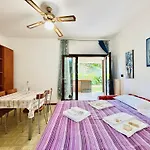 Flora Apt -100M Dal Lago Di Garda - Piscina