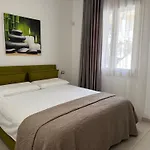 De Luxe Apartments Eden