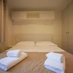Modern Furnished Chalet With Ac, 4Km From Sirmione