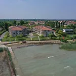 Costa D\'Oro Lake Apartment