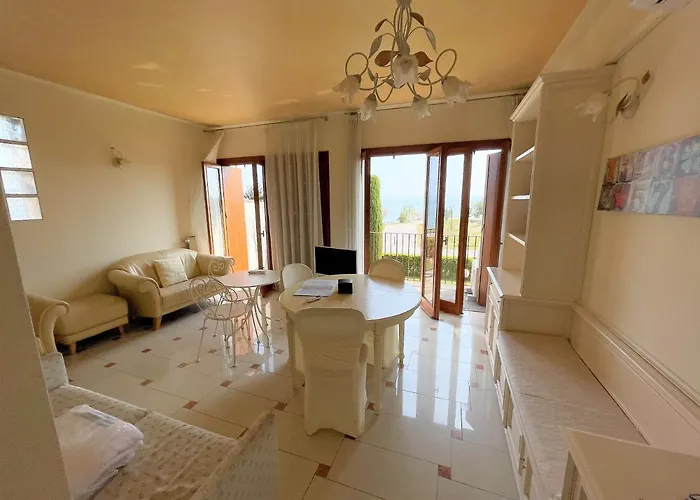 5 Star Sirmione With Private Beach And Garage