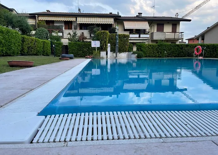 Rosy Apt Sirmione