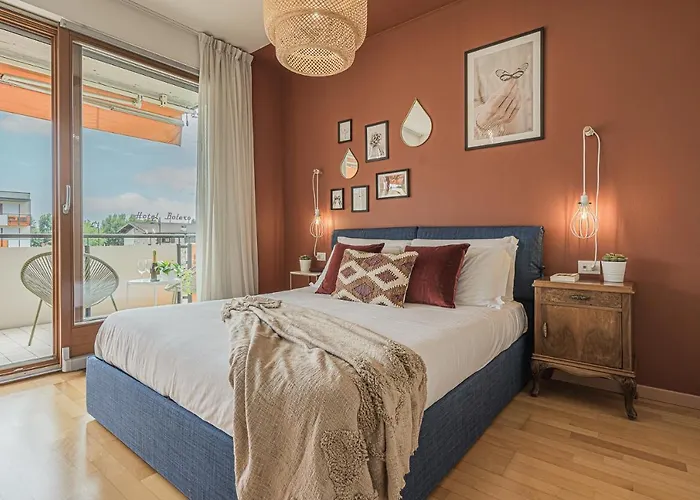 Hygge Family Apartment - One Step Away From The Lake!!!