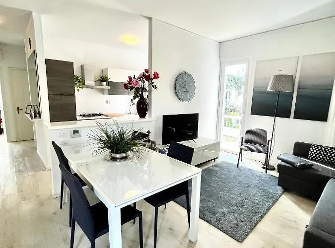 Your Familyapartment In Sirmione