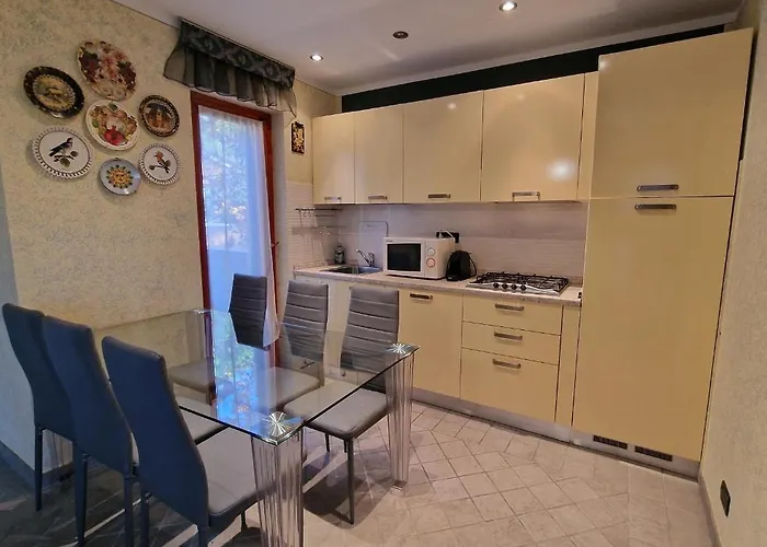 Casa Vittoria Sirmione Punta Gro Con Piscina