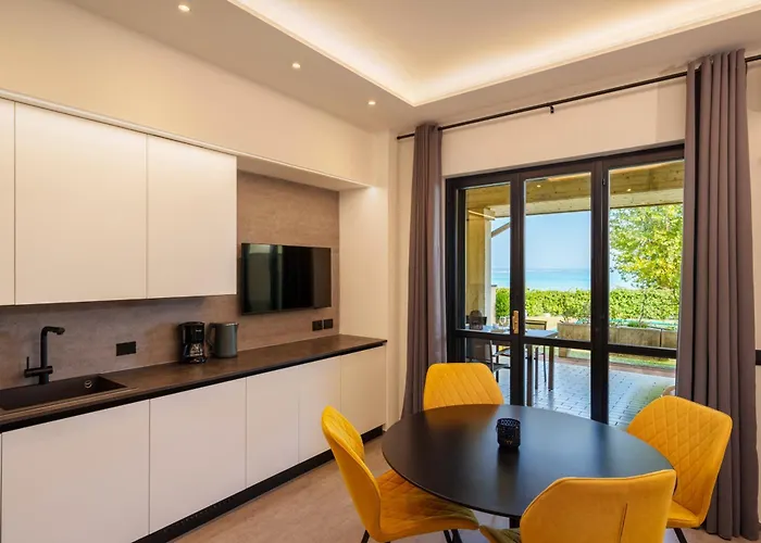 Lakeview Apartment Primea