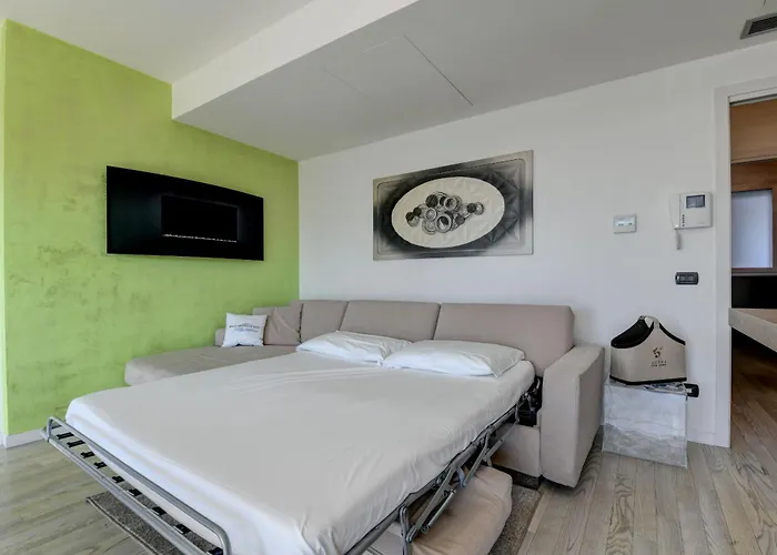 Mgh La Castellana Lake View Apartment B4