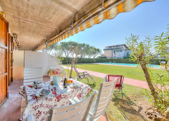 Lella Apartment Front Beach Garda lake