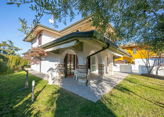 Villa Fiorita Apartments - Happy Rentals