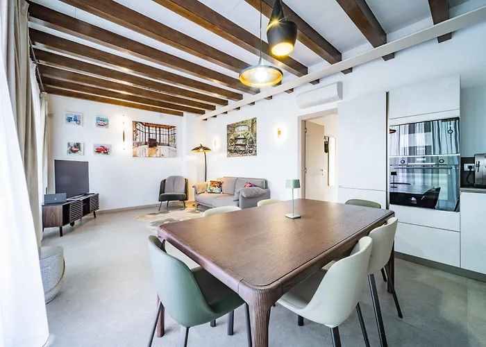 Lake Breeze Apartment