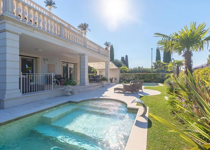 Luxury Lake-Front Catullo